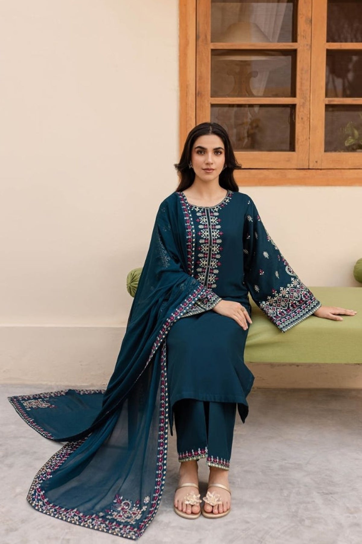 Bareeze Embroidered Lawn 3pc with Embroidered Chiffon Dupatta- SB2029