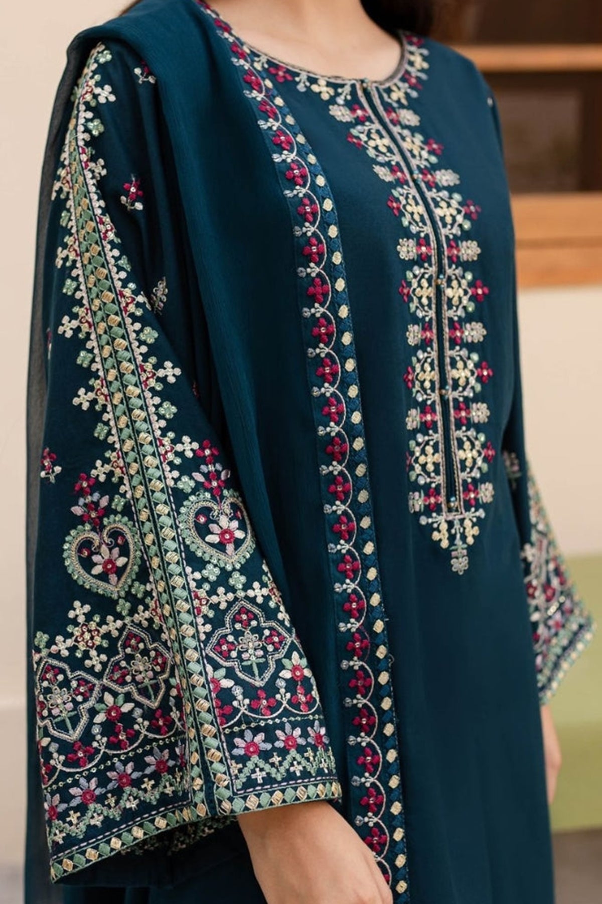 Bareeze Embroidered Lawn 3pc with Embroidered Chiffon Dupatta- SB2029