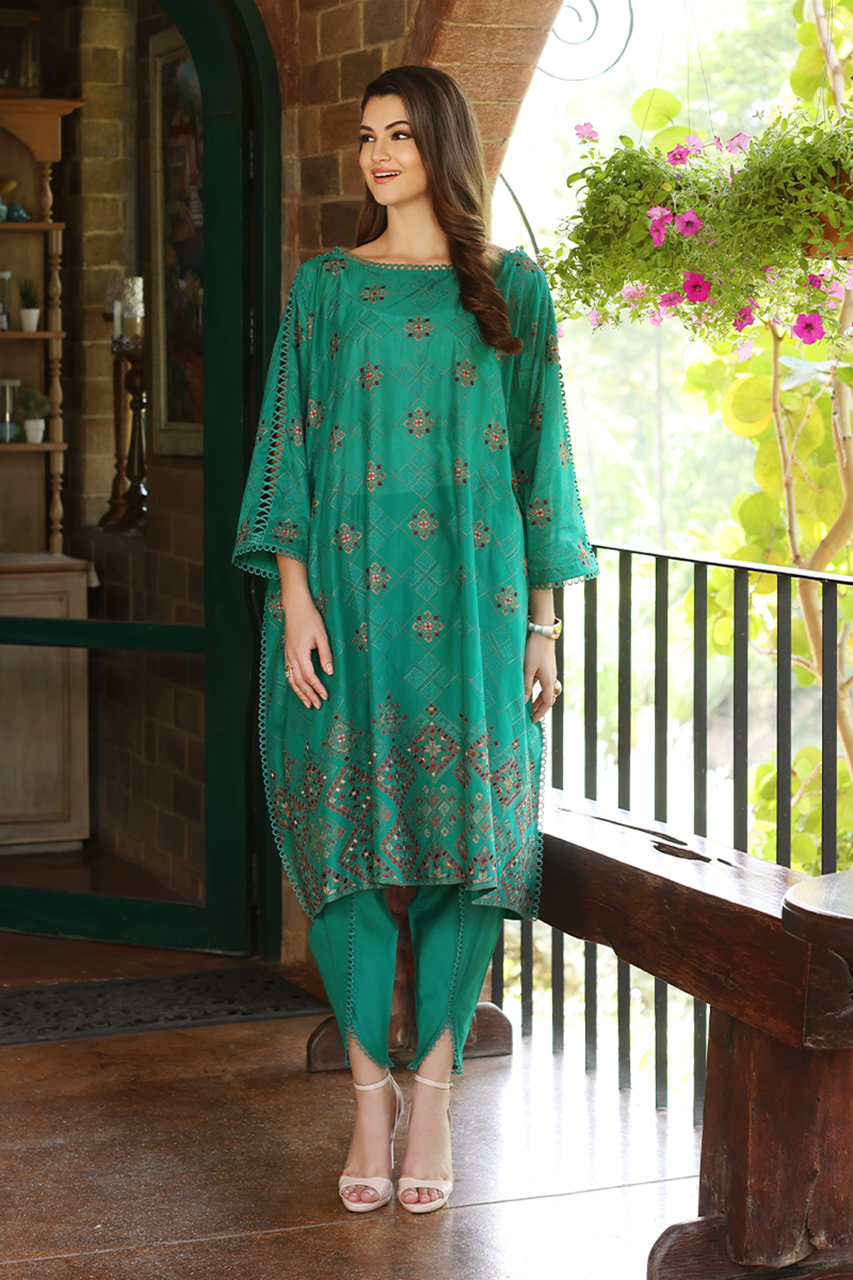 Bareeze Embroidered Lawn 3pc with Embroidered Crinkle Chiffon Dupatta - SB1871