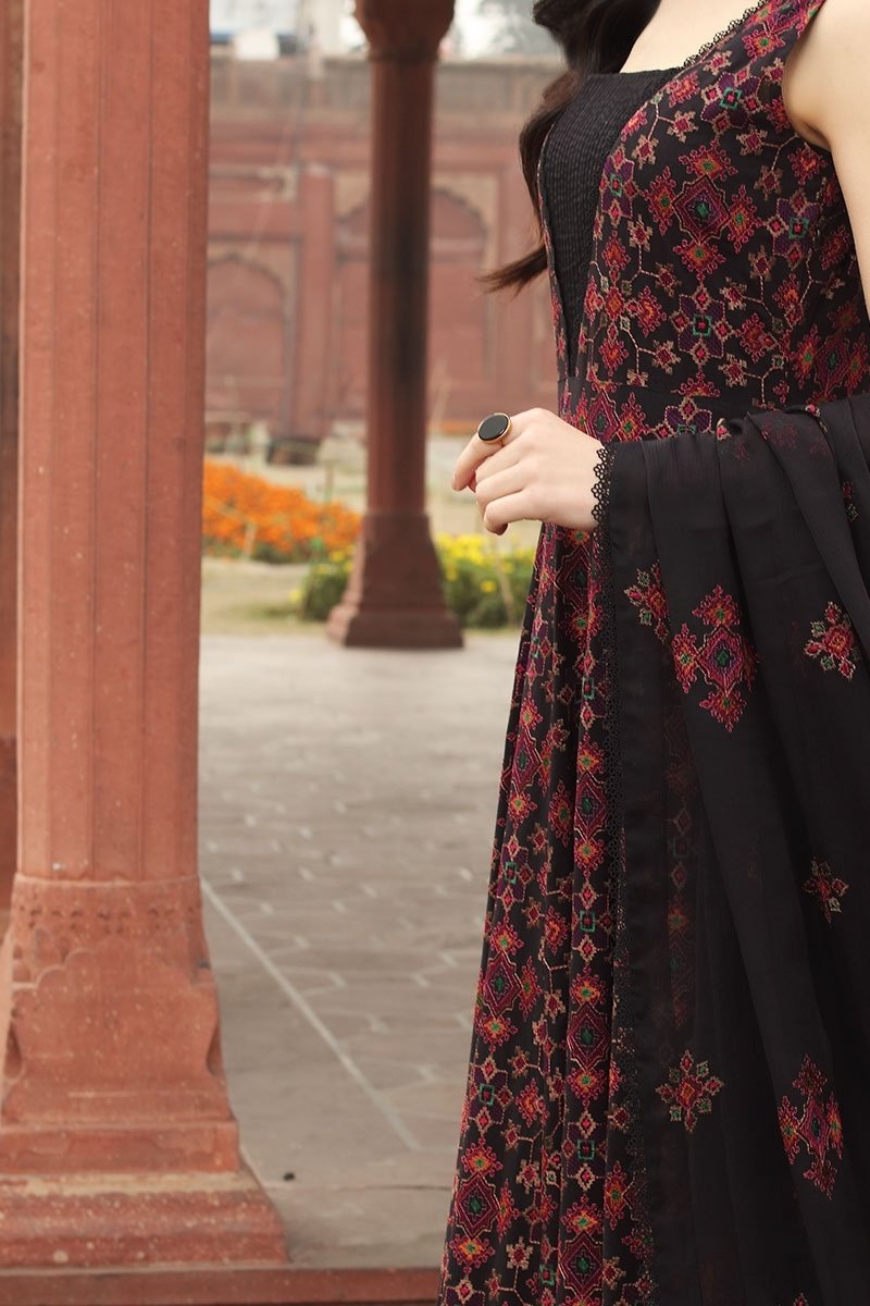 Bareeze 3PC Embroidered Lawn Suit with pure chiffon Dupatta - SB102117