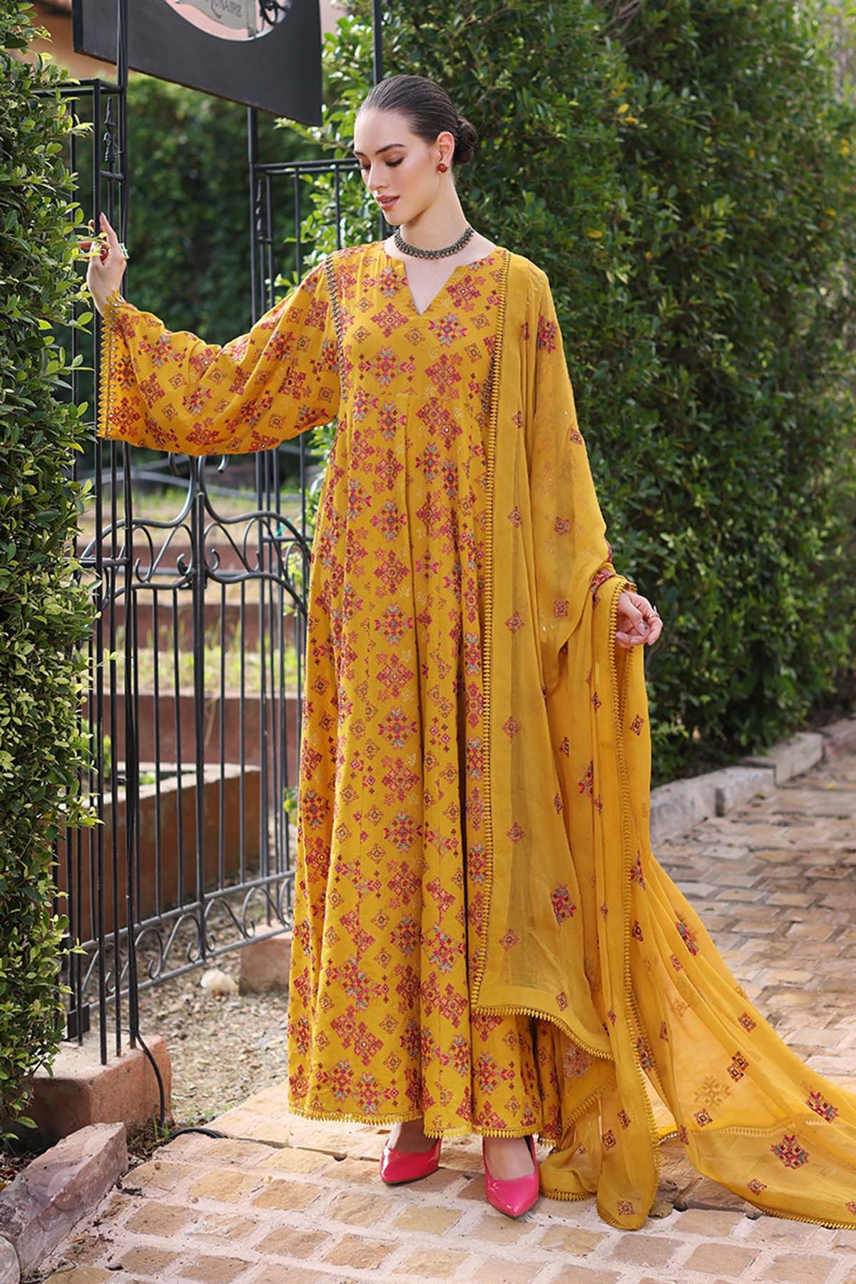 Bareeze Embroidered Lawn 3pc with Embroidered Crinkle Chiffon Dupatta - SB1833