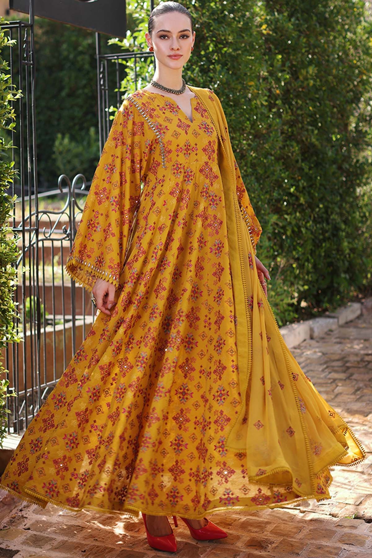 Bareeze Embroidered Lawn 3pc with Embroidered Crinkle Chiffon Dupatta - SB1833